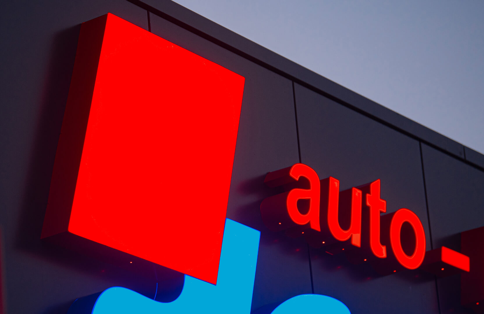 Autocarrosserie, ruimtelijke letters, LED verlicht